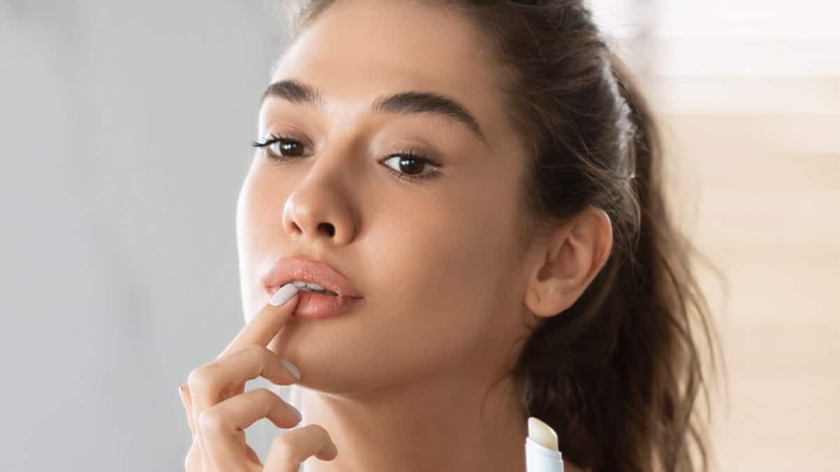 پیشگیری از خشکی لب در زمستان