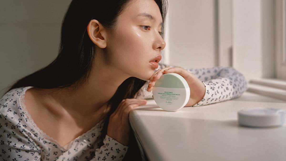 راهنمای استفاده از ضد آفتاب چای سبز دکتر آلتیا